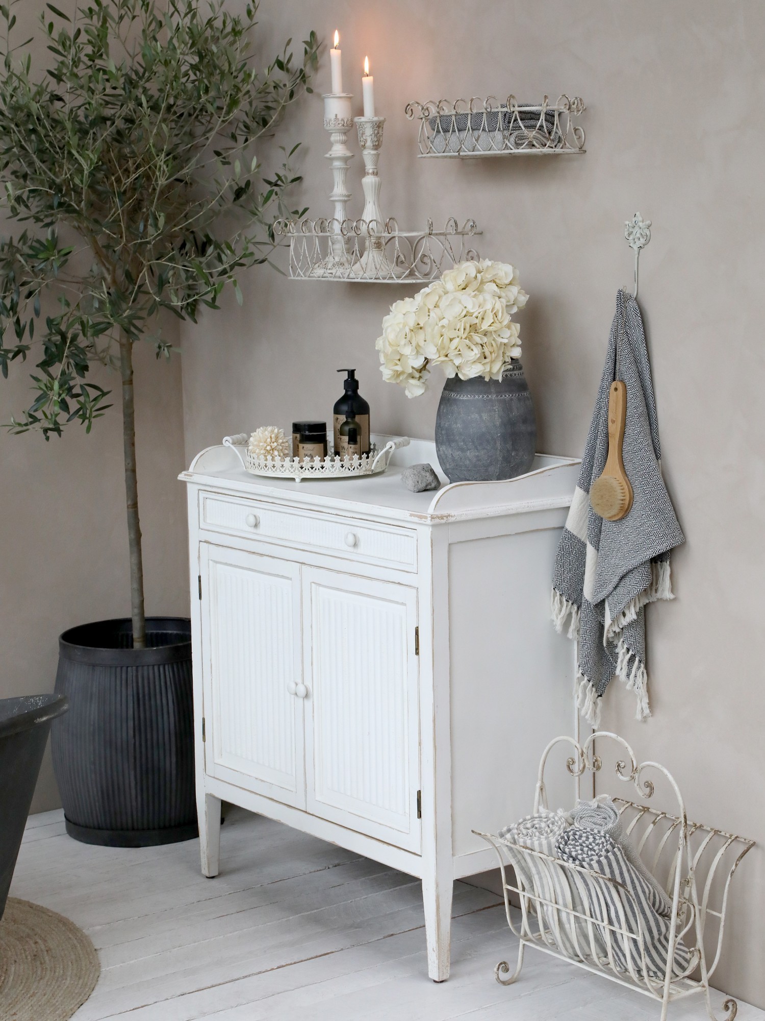 Biela antik drevená komoda s dvierkami Old French Satin - 83*41*92cm