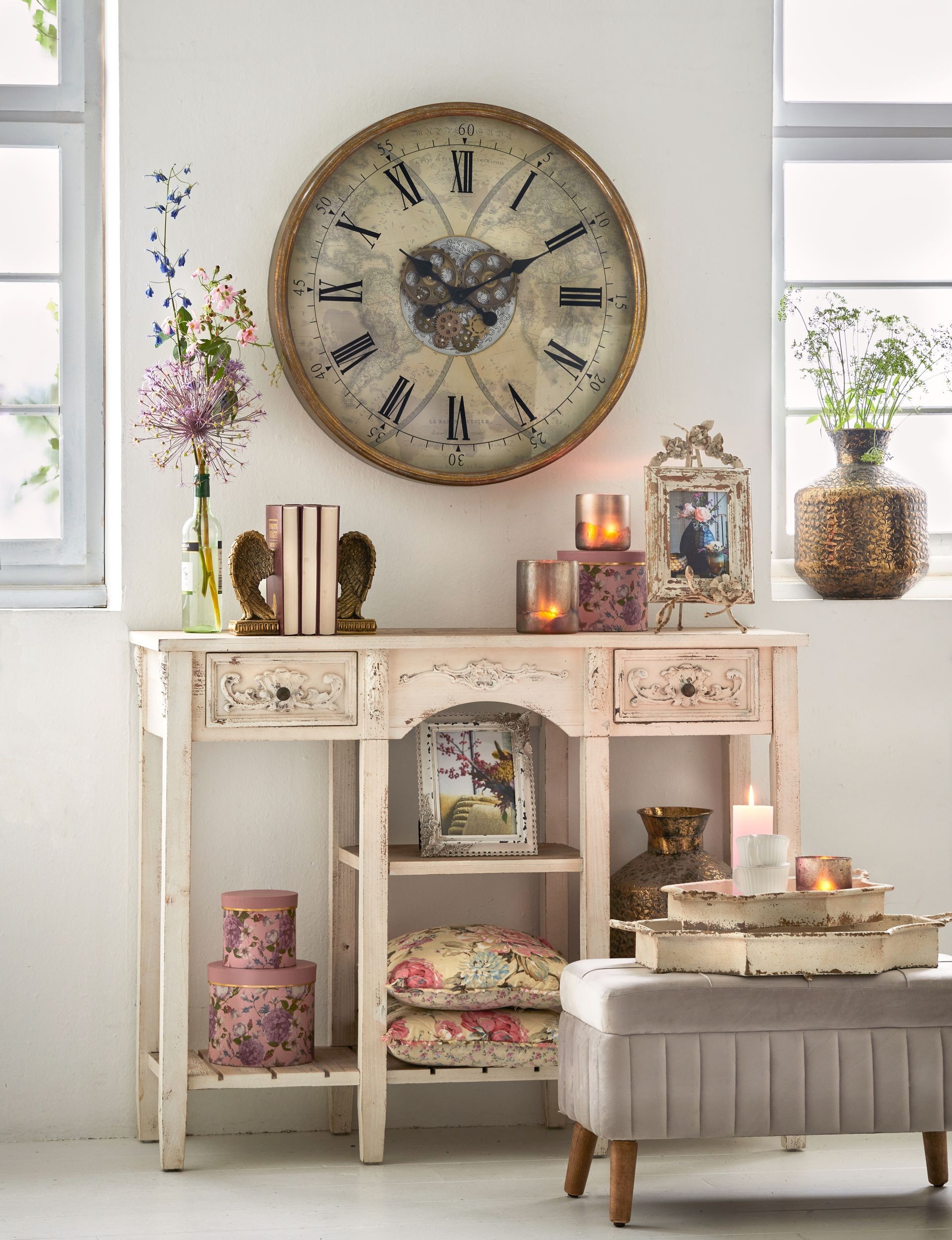 Biely vintage drevený stolík Benedicto - 125*40*97 cm