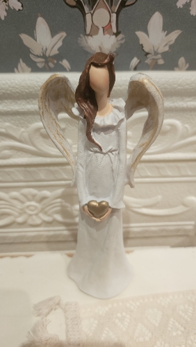 Anjel so zlatým srdiečkom,18,5cm